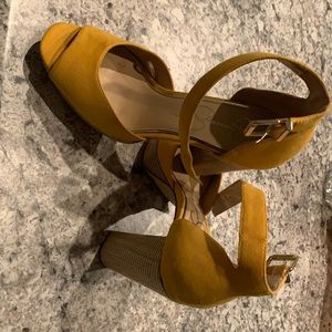 Jessica Simpson size 9 Mustard yellow